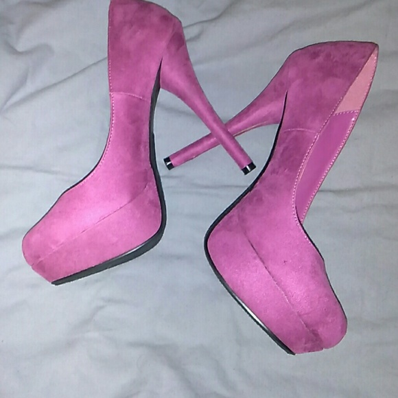 Heels - Picture 4 of 5